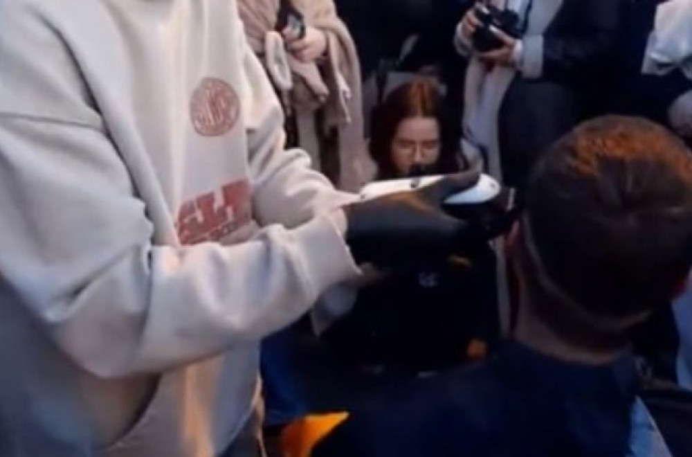 Šišanje i zabava: Sramne scene u Novom Sadu tri meseca od pogibije 15 ljudi VIDEO