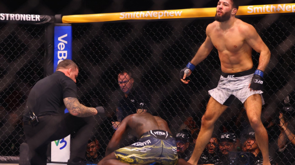 Adesanja brutalno nokautiran – UFC ima novu zvezdu VIDEO