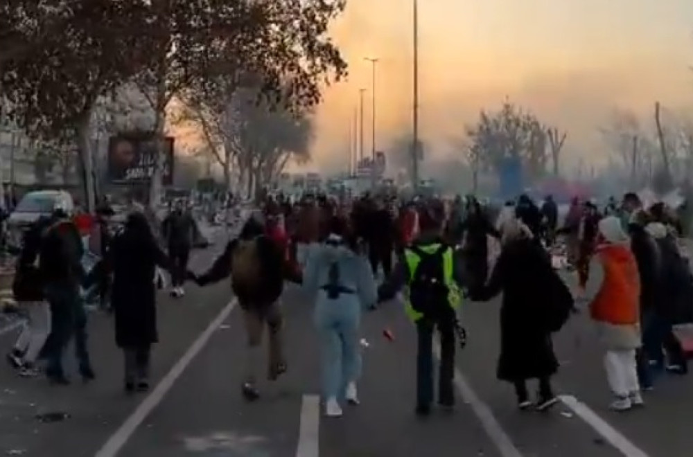 Jutros u Novom Sadu za 15 poginulih žale uz Užičko kolo VIDEO