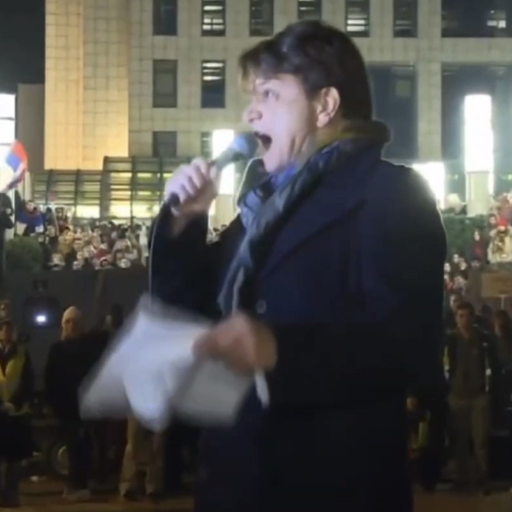 Bjelogrlić u ime ProGlasa otima proteste: Evo kakav je govor održao VIDEO