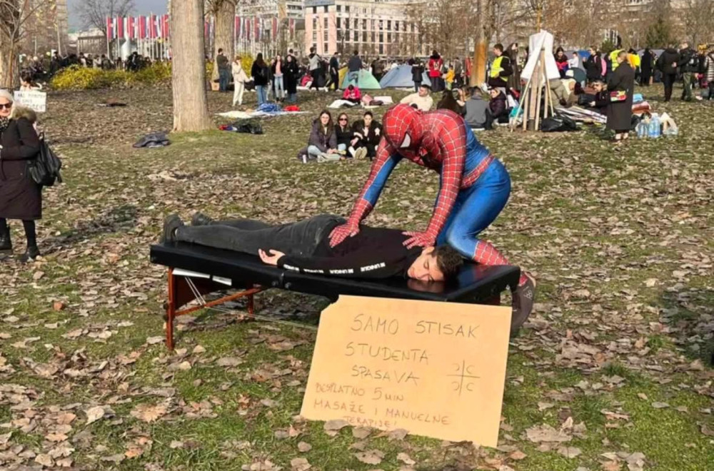 Bizarne scene u Novom Sadu: Zabavi nikada kraja, ovako se žali za 15 žrtava FOTO