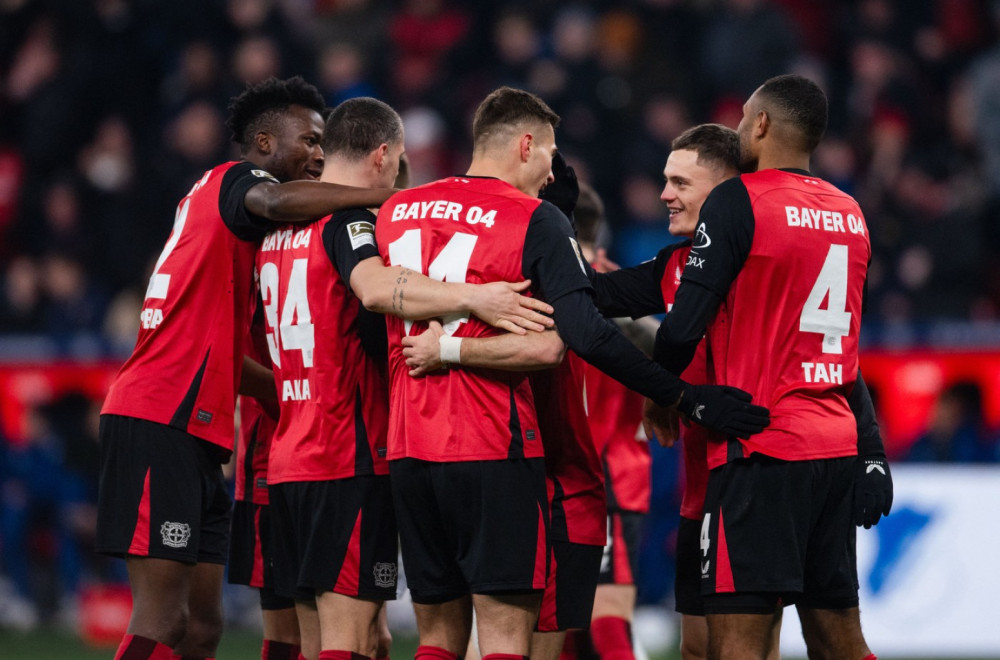 Bajer "srušio" Hofenhajm i ostao u trci