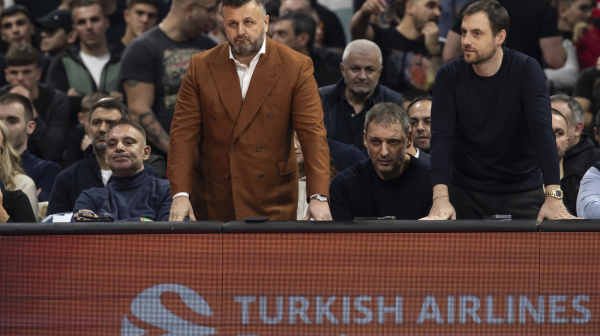 "Dragi zvezdaši..."