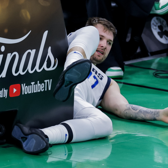 Morbidan oproštaj navijača Dalasa od Dončića – priredili mu sahranu VIDEO