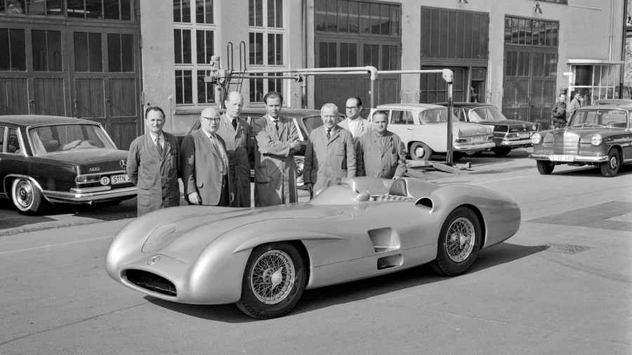 Legendarni Mercedesov automobil prodat za 50 miliona evra FOTO
