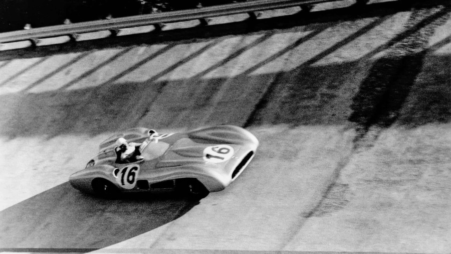 Legendarni Mercedesov automobil prodat za 50 miliona evra FOTO