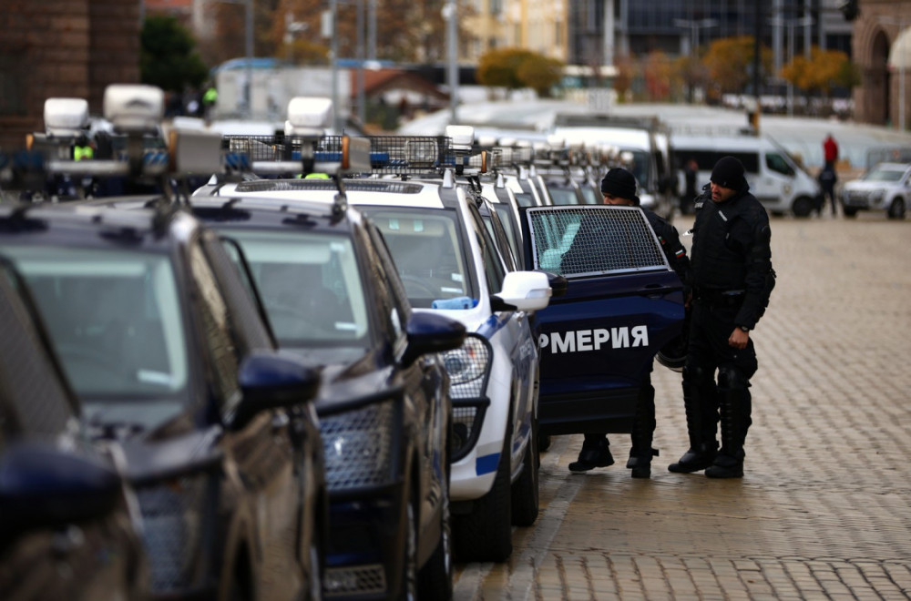 Muškarac ubio tetku, majku i sestru, pa zapalio kuću; Brat uspeo da pobegne