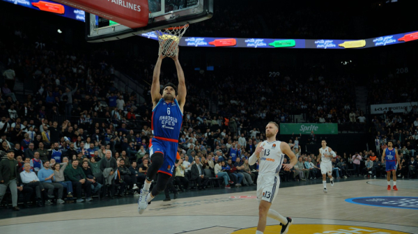 Efes srušio "kraljeve" – Brajant dominirao, Doužer umalo dvocifren