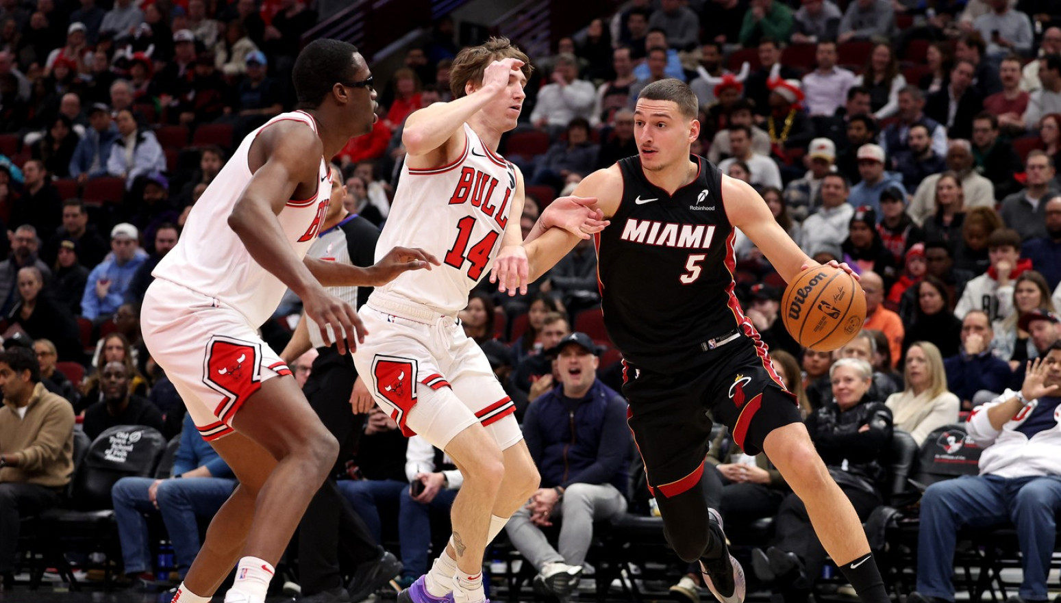 Jović rešetao trojkama protiv Vučevića – za poen mu izmakao rekord VIDEO