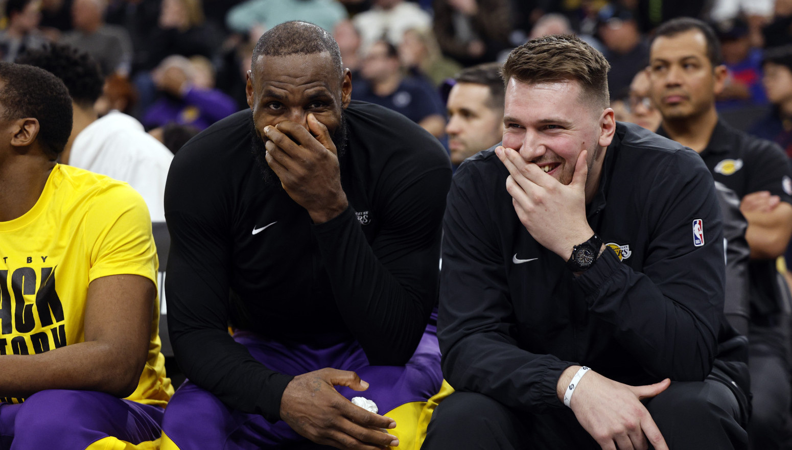 Dončić gledao, Lebron "sipao" – Lejkersima pripala bitka za Los Anđeles VIDEO