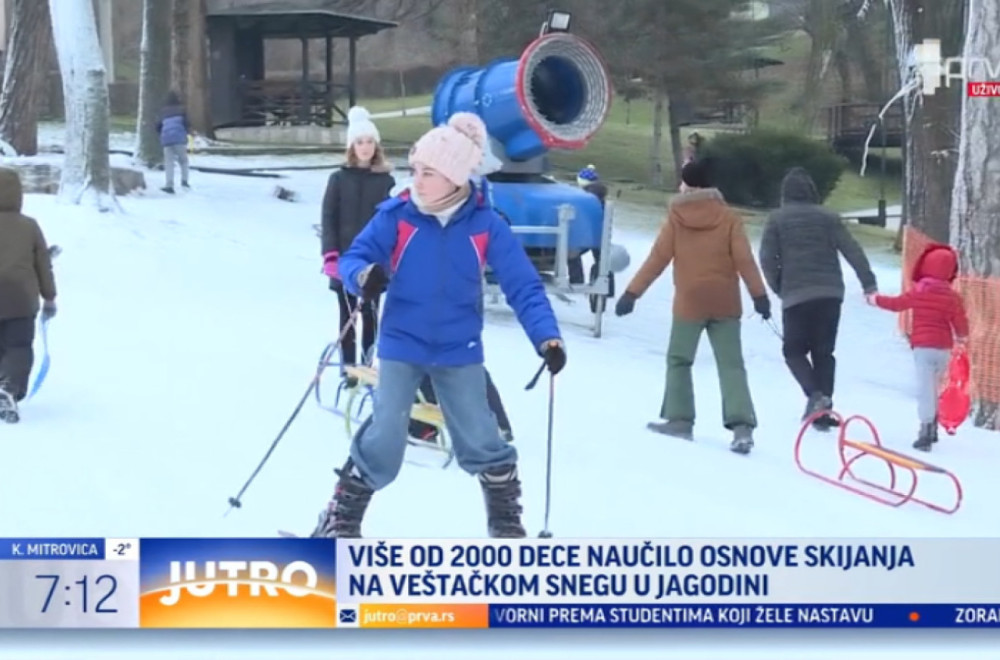 Više od 2.000 dece naučilo osnove skijanja u Jagodini VIDEO
