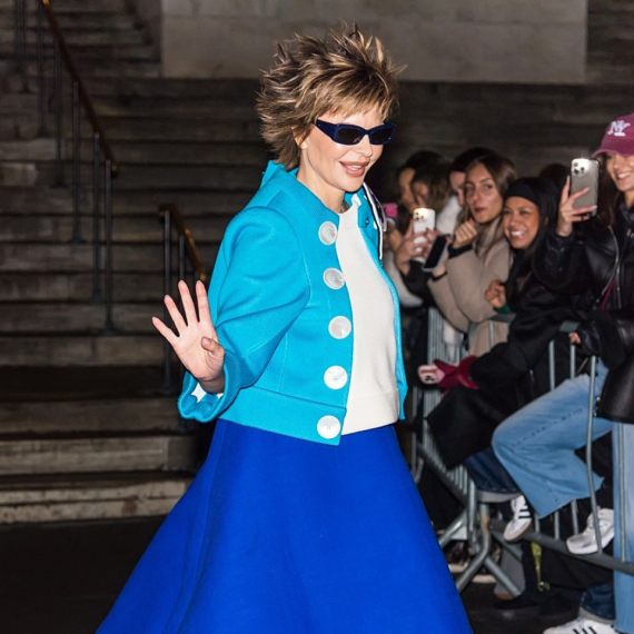 Zbog najružnijih cipela postala predmet sprdnje: "Kako uopšte hoda?!" FOTO