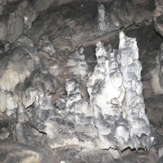 Kristalni zidovi, dvorana senki i lik čoveka: Ova pećina jedna je od najlepših u Srbiji FOTO