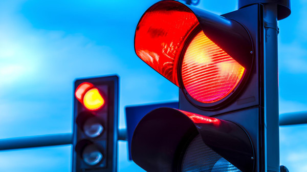 Četvrto svetlo na semaforu moglo bi da okonča beskrajna čekanja na crveno VIDEO