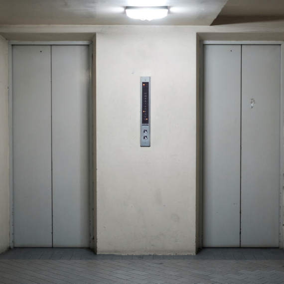 Tada lift postaje zamka: Oglasilo se "Gradsko stambeno" povodom nedavnog požara