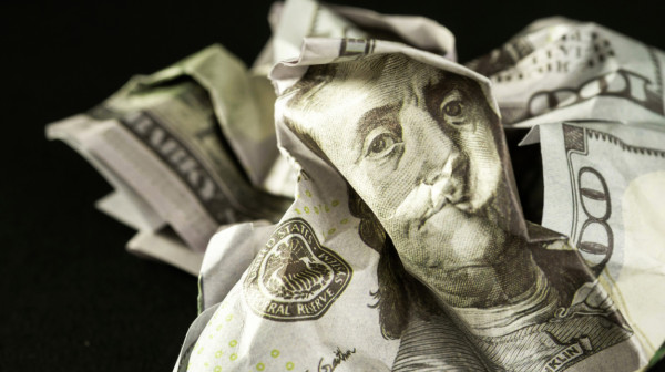 Dolar u padu: Očekuje ga najgora godina od 2017.