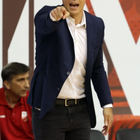 Trener napustio klub pred meč protiv Partizana – treba li i Pešić da bude zabrinut?