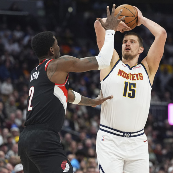 Jokićeva nemoguća trojka koja je zaprepastila i NBA ligu VIDEO