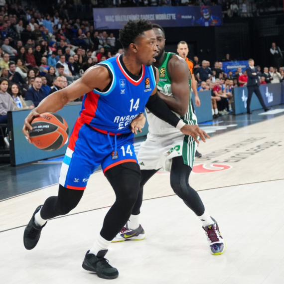 NBA košarkaš napustio Efes – stigao u Lejkerse