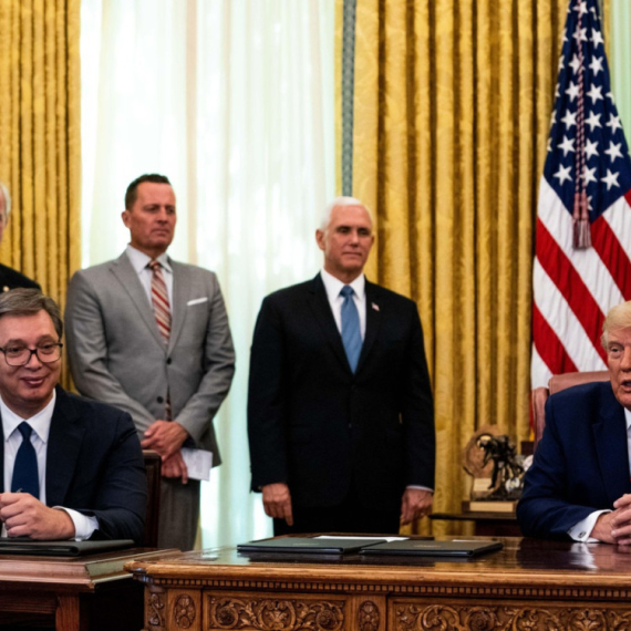 Tramp pisao Vučiću; Predsednik SAD čestitao Dan državnosti: Radujem se daljem jačanju našeg partnerstva FOTO