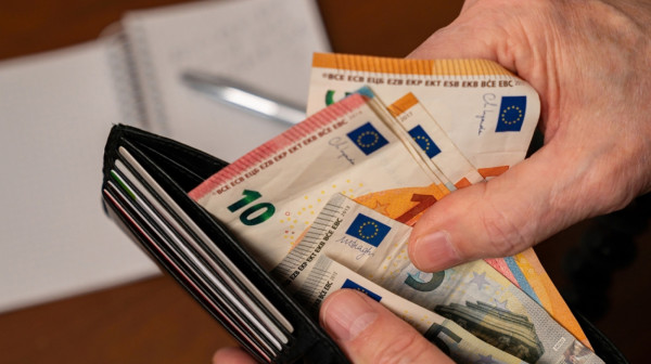 Komšijama rastu plate od 1. avgusta: Više od 200.000 zaposlenih dobija povećanje