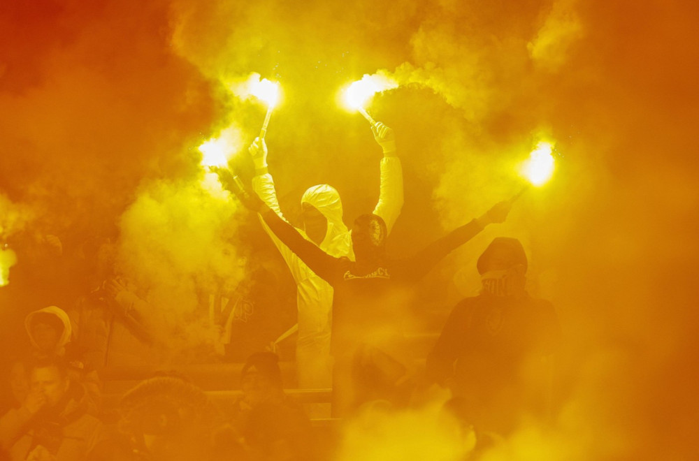 Haos u Mostaru – navijači Zrinjskog napali igrače Veleža VIDEO