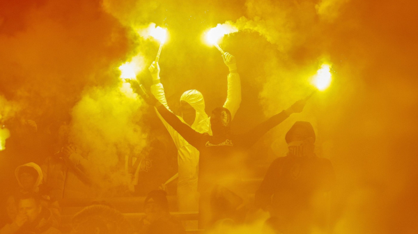 Haos u Mostaru – navijači Zrinjskog napali igrače Veleža VIDEO