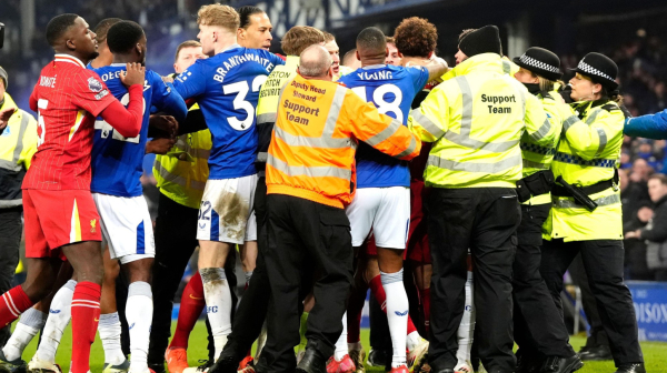 Everton i Liverpul se od "Gudisona" oprostili tučom VIDEO