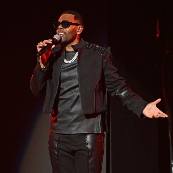 Slavni pevač ostavio suprugu i troje dece da bi bio u vezi sa tri žene istovremeno FOTO