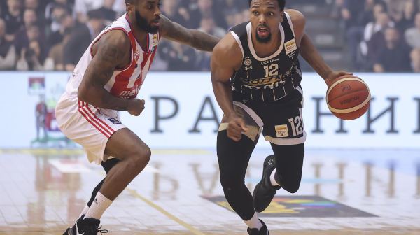 Sterling Braun i njegov košmar – izvođenje lopte iz auta VIDEO