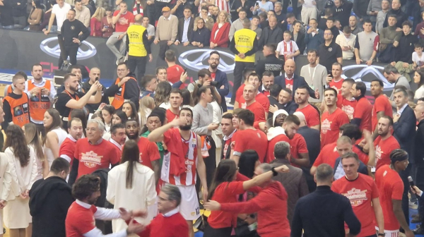 Davidovac pogođen u glavu, Kalinić šalje poljupce: "Hajde kući" VIDEO