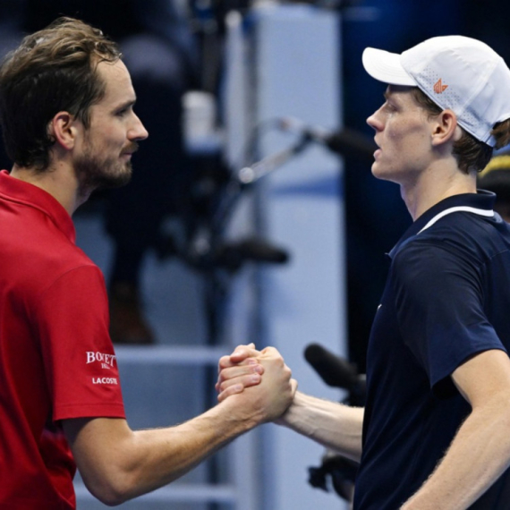 "Lud" komentar Medvedeva o Sineru: "Ne, suspendujte me na mesec dana"