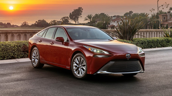 Vlasnici Toyote Mirai tuže proizvođača: Teško dolaze do goriva, ne mogu da voze automobile