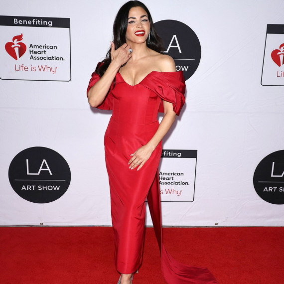 Jedna od najlepših glumica blista nakon trećeg porođaja: Kako ovako dobro izgleda? FOTO