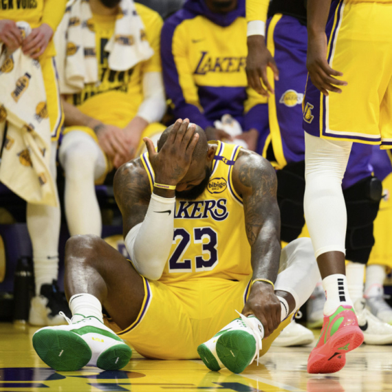 Lebron 0/21 – da li mu treba dati loptu? VIDEO