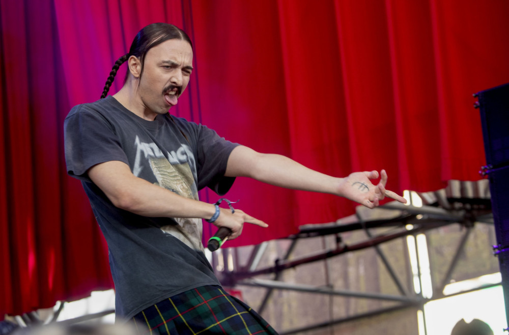 Pevač naljutio sve u zemlji: "Dođi, da vidiš kako pristojni ljudi to rade" VIDEO