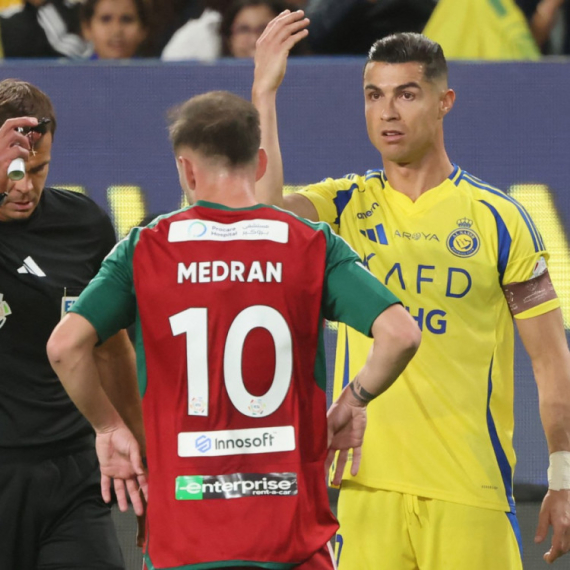 Šokantan poraz Al-Nasra i bes Ronalda – svađao se sa sudijama i napucavao loptu VIDEO