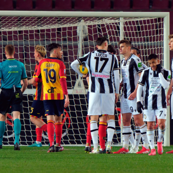 Neverovatne scene u Seriji A – Igrači Udinezea se otimali za loptu da izvedu penal VIDEO