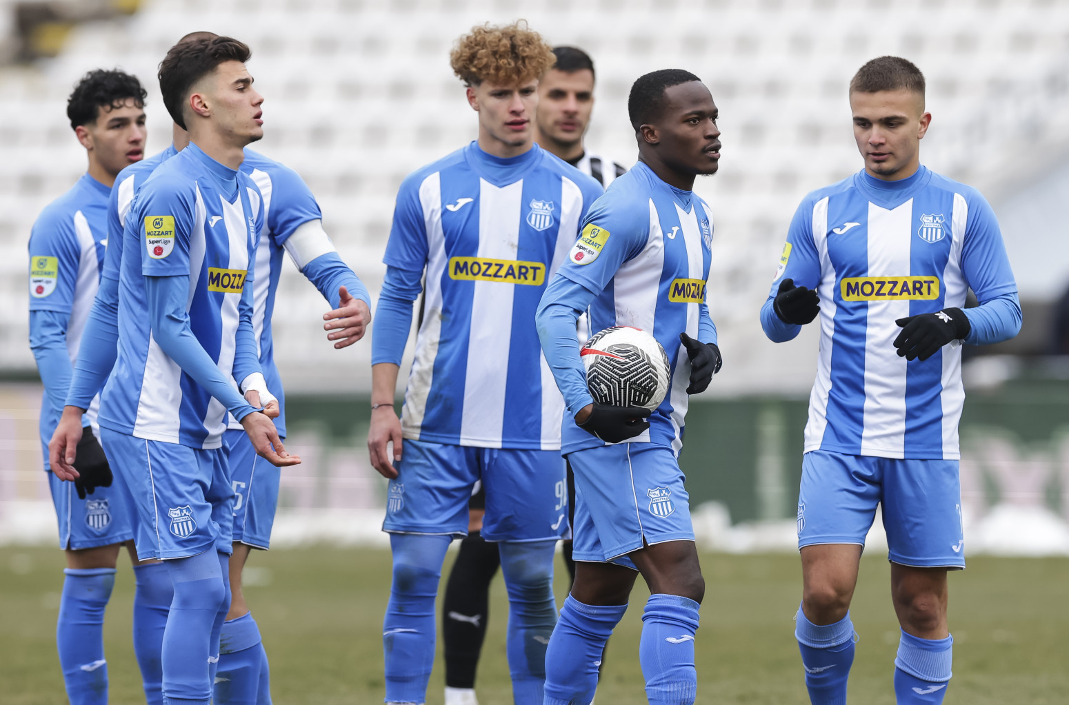 Zaleđen teren odložio meč OFK Beograda i Železničara