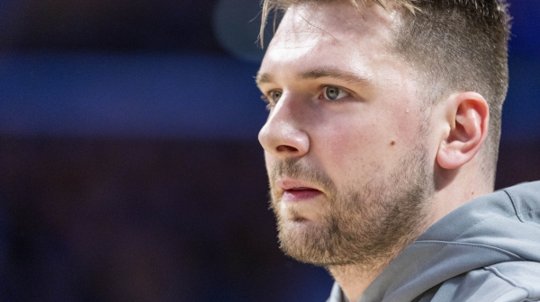 Dalas ponovo razbesneo navijače: Obrisali su Luku Dončića?! VIDEO