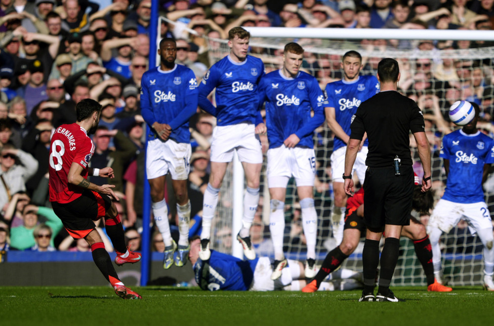 Burno u Liverpulu – VAR spasao Junajted u 93