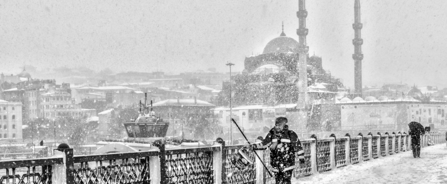Istanbul paralizovan: Bosfor zatvoren, letovi otkazani VIDEO