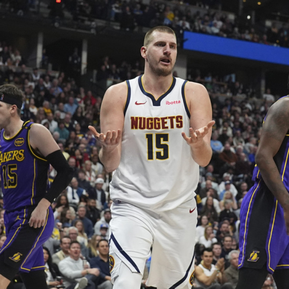 Ne pomaže ni tripl-dabl Jokića – Denver video magiju Dončića VIDEO