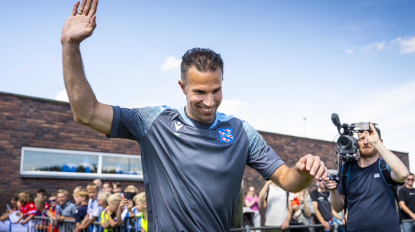 Fejenord ima novog trenera: "Oduševljeni smo što možemo da imenujemo legendu kluba"