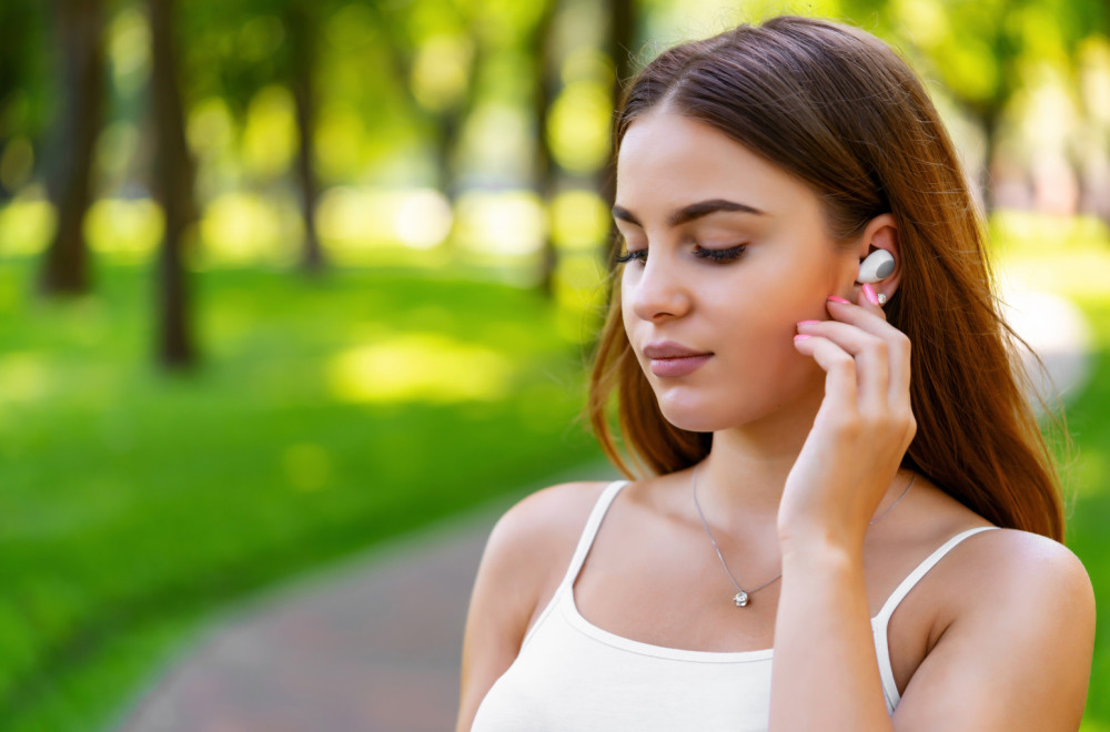 Naučnici otkrili razlog zbog kojeg se jedna slušalica brže prazni od druge