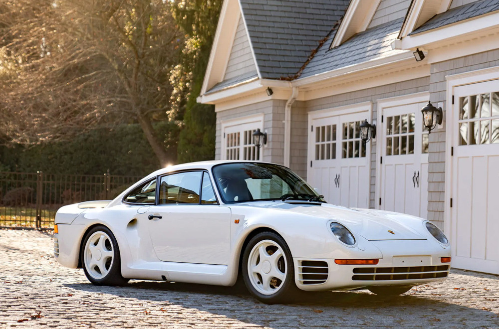 Retka zver: Prodaje se automobilska legenda sa samo 6.000 km na satu FOTO