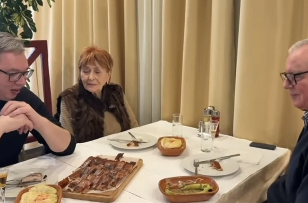 Vučić objavio novi snimak: "Posle 100 godina sam izveo roditelje na ručak" VIDEO