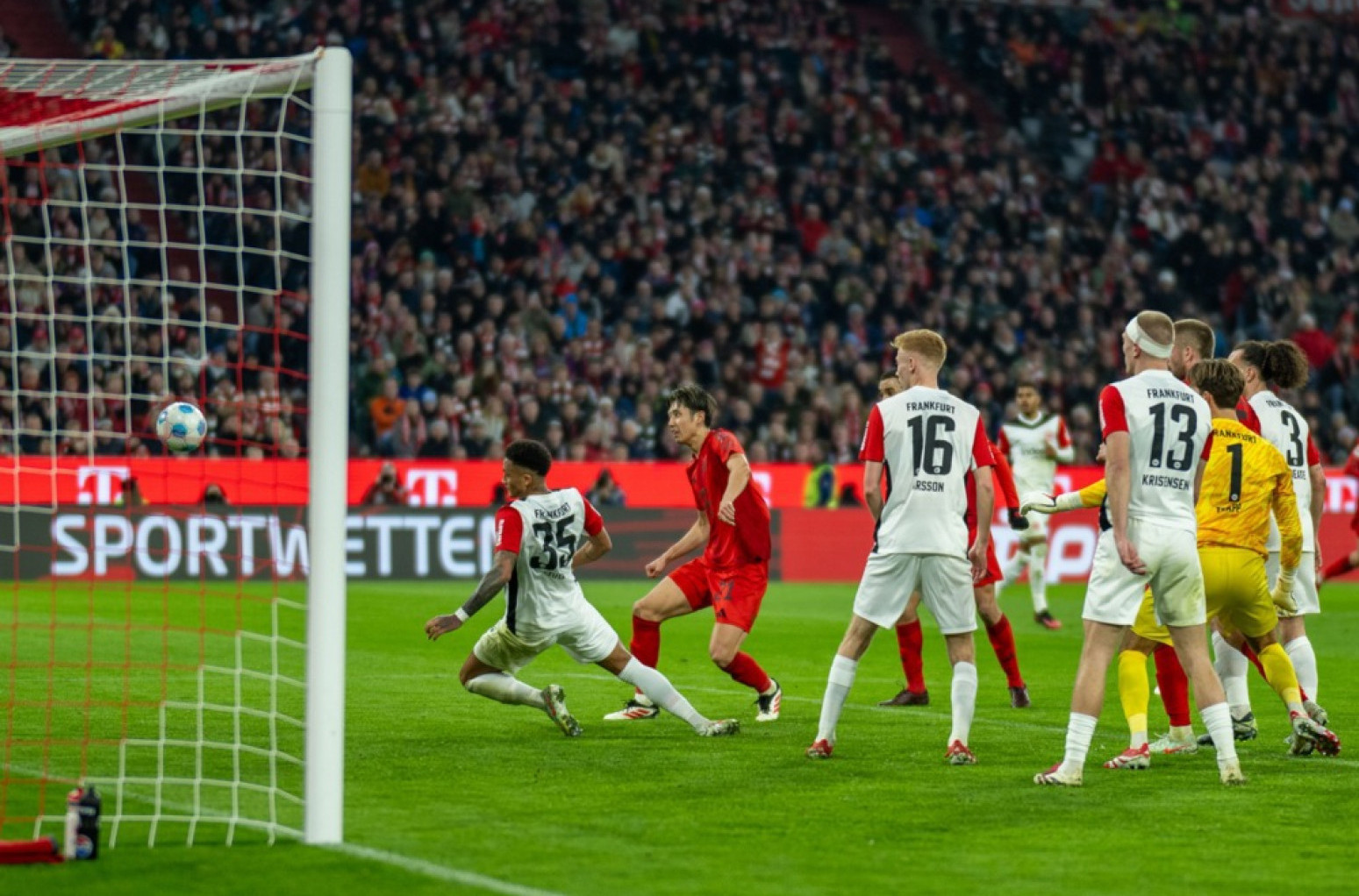 Ajntraht nije Leverkuzen – rutina Bajerna u derbiju Bundeslige