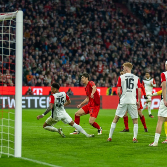 Ajntraht nije Leverkuzen – rutina Bajerna u derbiju Bundeslige