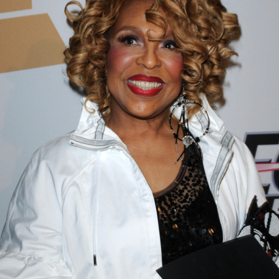 Umrla legendarna pevačica, vlasnica velikog hita VIDEO